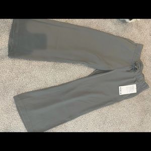 Lulu pant. On the fly 7/8 pant.